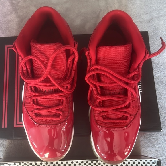 Jordan win like 96 11s size 10 - Picture 2 of 6